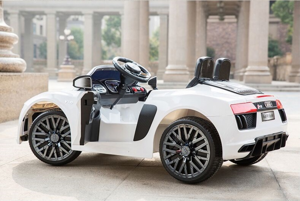 Lizenz Elektro Kinderfahrzeug Auto Audi R8 Spyder in Weiß